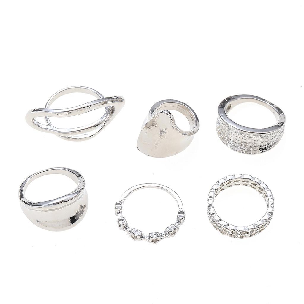

Minimalist Female Jewelry Collection Featuring Geometric Design And Electroplated Zinc Alloy срібний