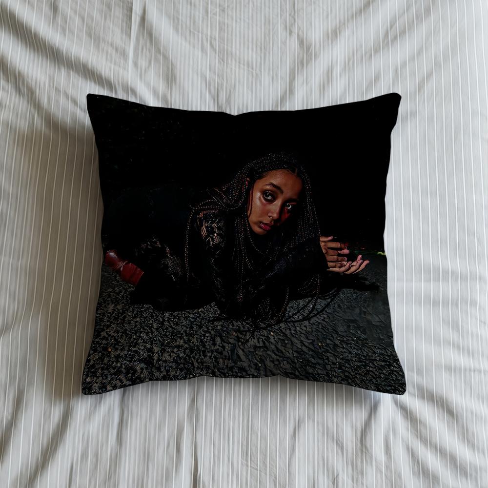 Cushion Cover Soft Case Sofa Living Room PinkPantheress Singer Home Comfortable British Office Decor Protective Pillow Covers