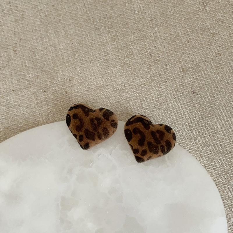 Herbst- und Winteratmosphäre Leopardenmuster Flanell Ohrstecker Damen Leichter Luxus Retro Einfache Persönlichkeit Mode Exquisite Vielseitige Ohrringe