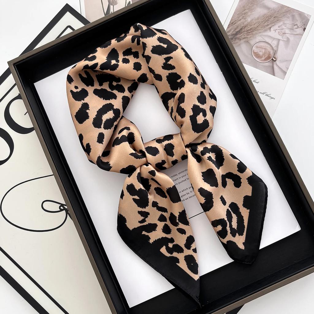 Neues Literarisches Modisches Bandana Imitationsseide 70*70cm Temperament Quadratische Schals Damen Frühling/Sommer Weicher Satinschal