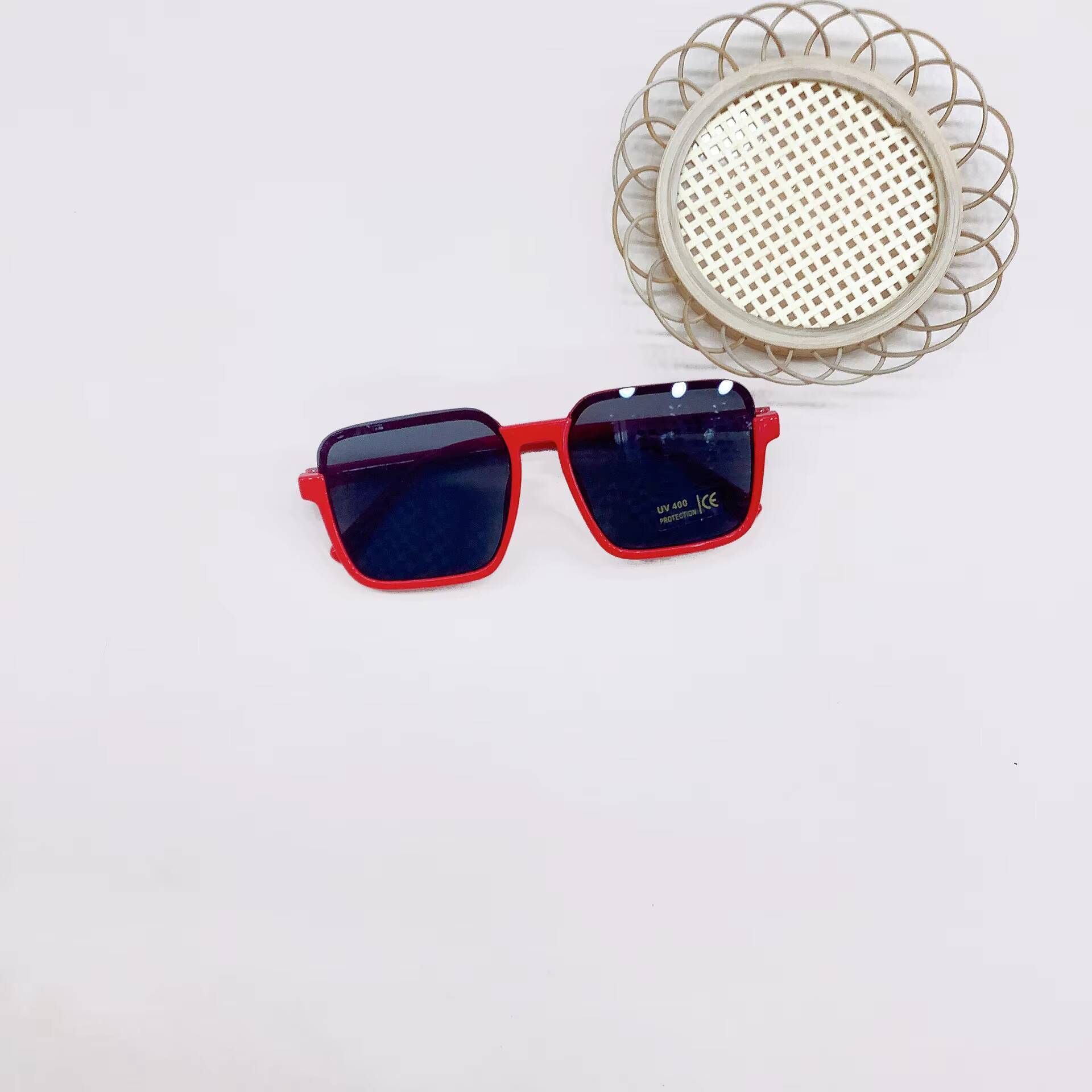

2026 Fashion Children s Trend Boys And Girls Travel Anti-Ultraviolet Sunglasses красный
