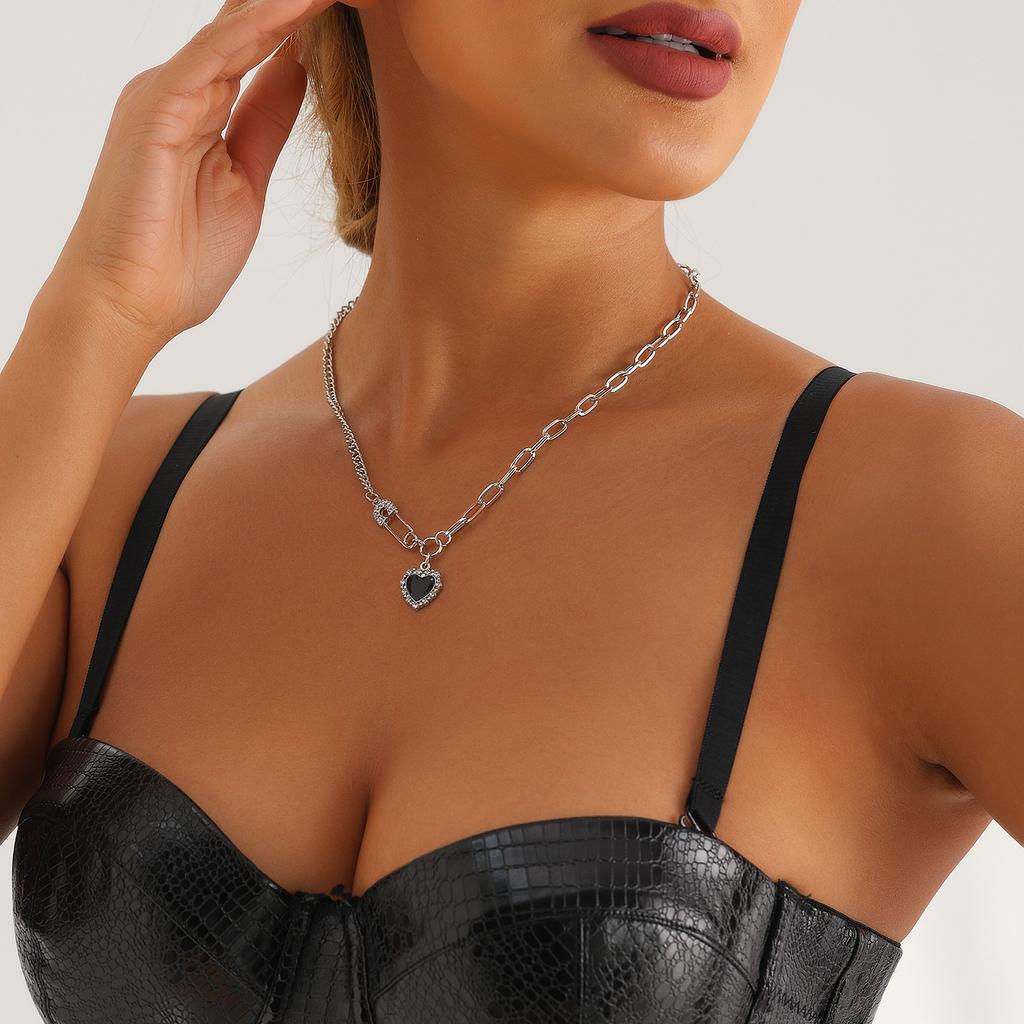 Grenzüberschreitender Schmuck, Sommer Schwarze Liebe Halskette Damen, High-End Nische Nadel Spleißen Süße Und Coole Schlüsselbeinkette