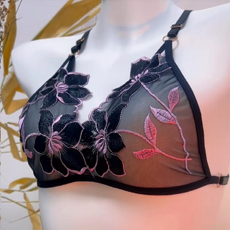 Erotic Lingerie Hot See-Through Embroidered Bra Female Large Size Passionate Temptation Sexy Panties Garter Three-Piece Suit