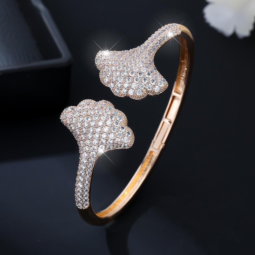 Elegant and Classic Fan-shaped Zirconia Women's Light Luxury High-end Bracelet