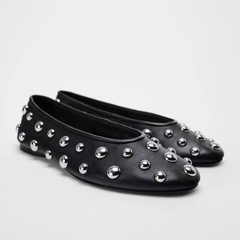 2025 New Style Rivet Round Head Flat Shoes Designer Luxury Solid Color Ballet Flat Mary Jane Slip On Soft Soled Women Flat Shoes