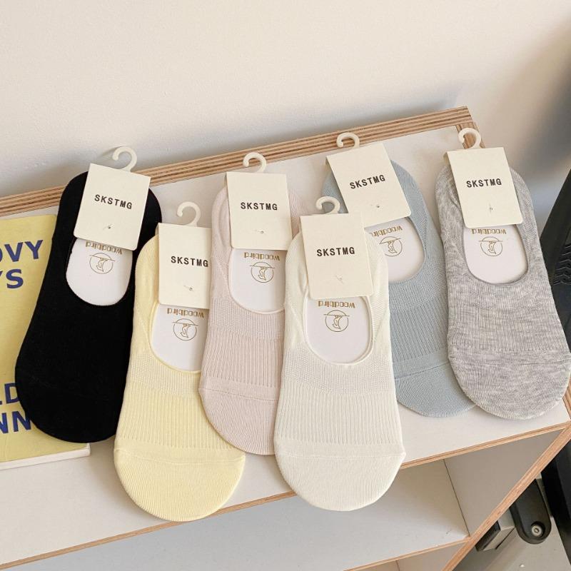 

Women s Spring and Summer Thin Invisible Silicone Non Slip Light Mouth Cotton Breathable Sweat Socks 1 pair чорний