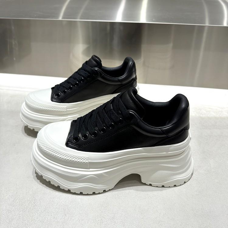 Bărbat mic crește în înălțime 8cm McQueen pantofi albi mici platformă și pantofi de tată ușori 2025 nou toamnă și iarnă piele pantofi casual de damă