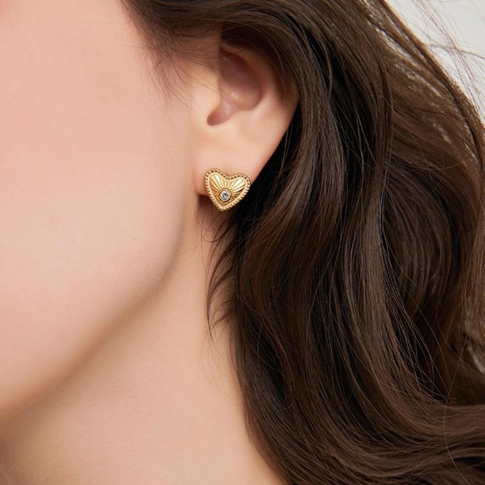 Exquisite French Zircon Heart Stud Earrings: Cold Style Titanium Steel Fashion Jewelry