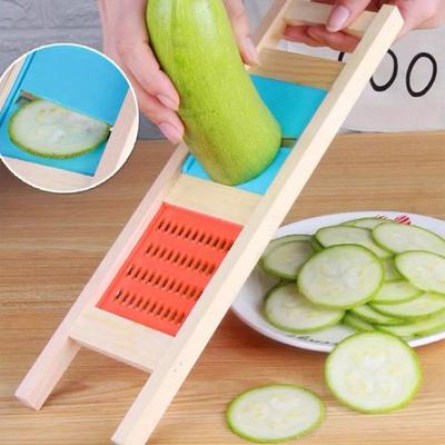 Grattugia Affettatrice 2 in 1 in Legno per Patate e Verdure, Lama Forgiata in Acciaio Inossidabile, Tritaverdure Pelapatate Schiacciapatate Coltello Taglia Patatine per Insalata e Patatine Fritte