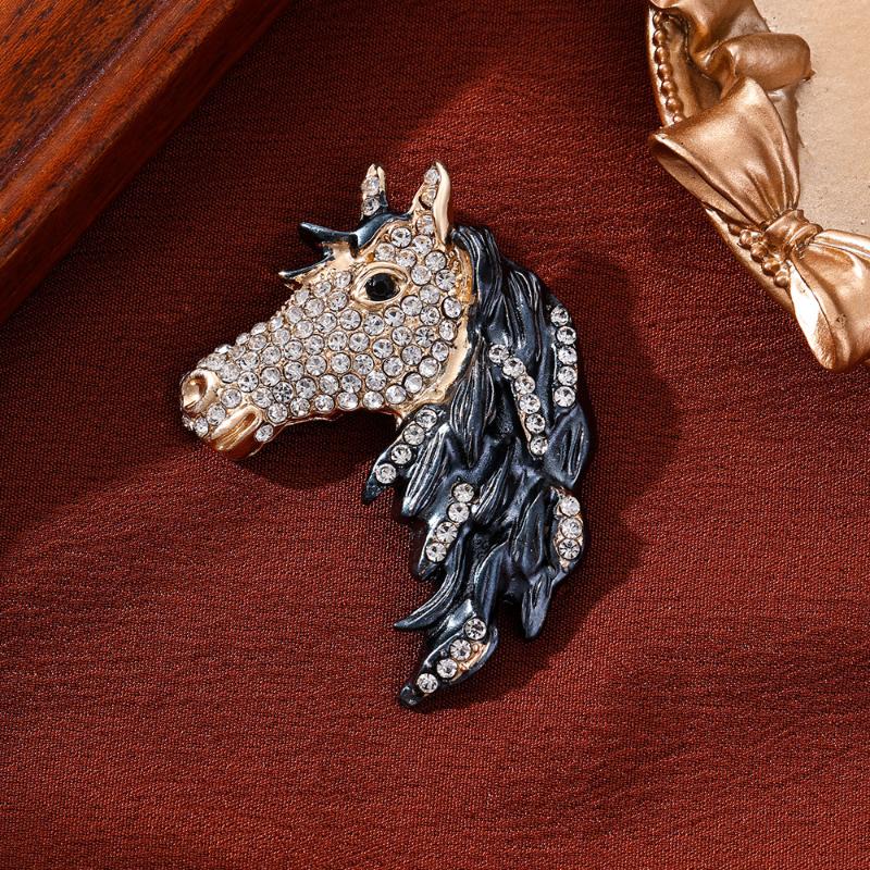 Broches de Cavalo da Moda Para Mulheres Unisex Pins de Animais Decoração de Roupas Acessórios de Joias de Festa Casual Presentes de Amigos de Ano