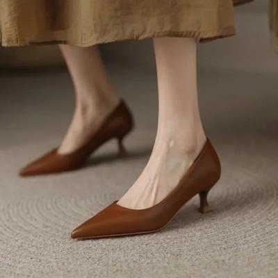 Mode Luxus Pumps Schuhe für Damen Absatzschuhe Frau Mittelhoher Absatz Stilettoabsätze Hoch Sandale Party Büro 2025 Elegant Braun Kleiner Absatz Sexy