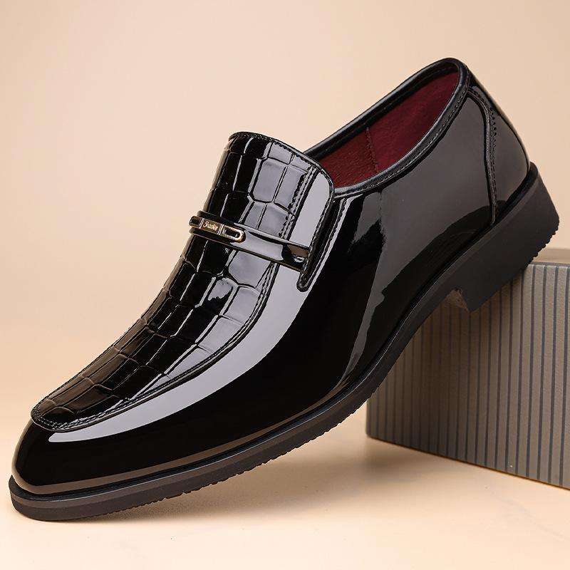 Britain Trend New Pointed Glossy Patent Leather Shoes For Men Slip On Casual Metal Buckle Loafter Formal Dress Footwear