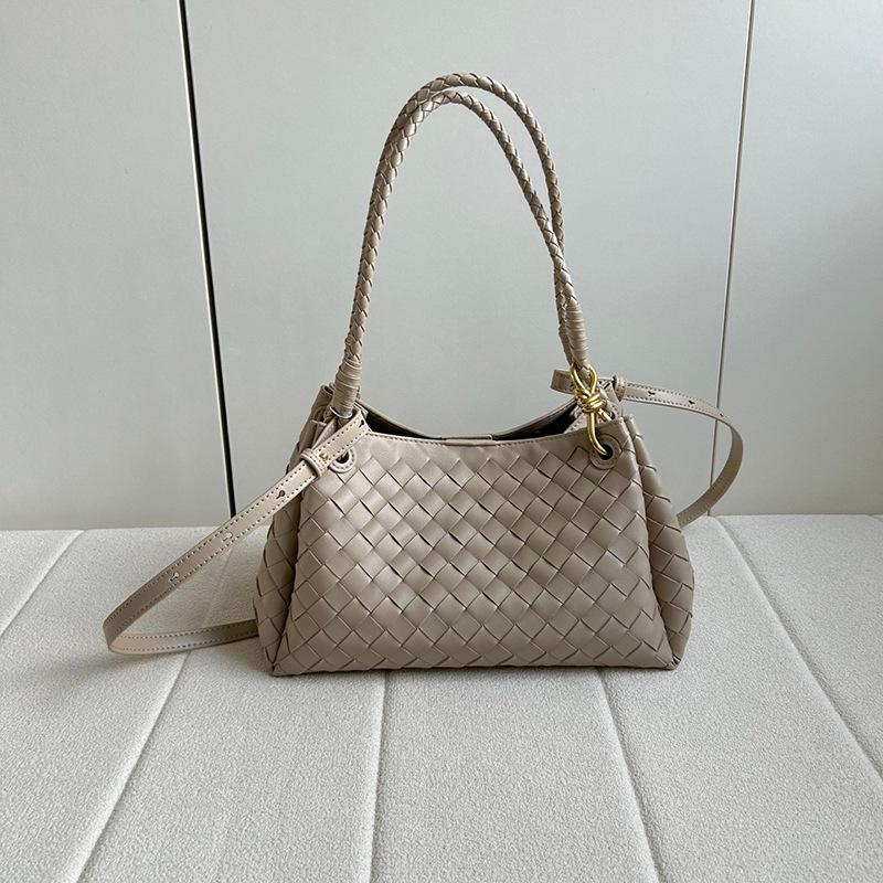 

Top Layer Cowhide Woven Women s Large Capacity Crossbody Bucket Bag - Shu Qi Style Genuine Leather Handheld Vegetable Basket