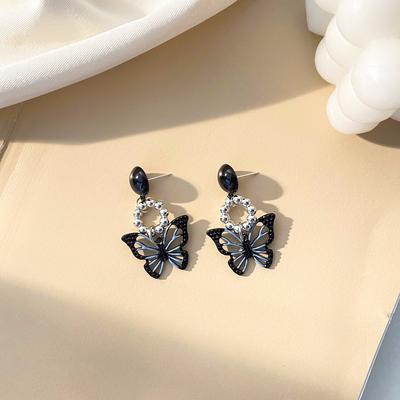 Temperament Earrings, Sweet and Cool Black Butterfly Stud Earrings, Women's Round Beads, Trendy New Fashion Earrings, Earrings, Earrings.