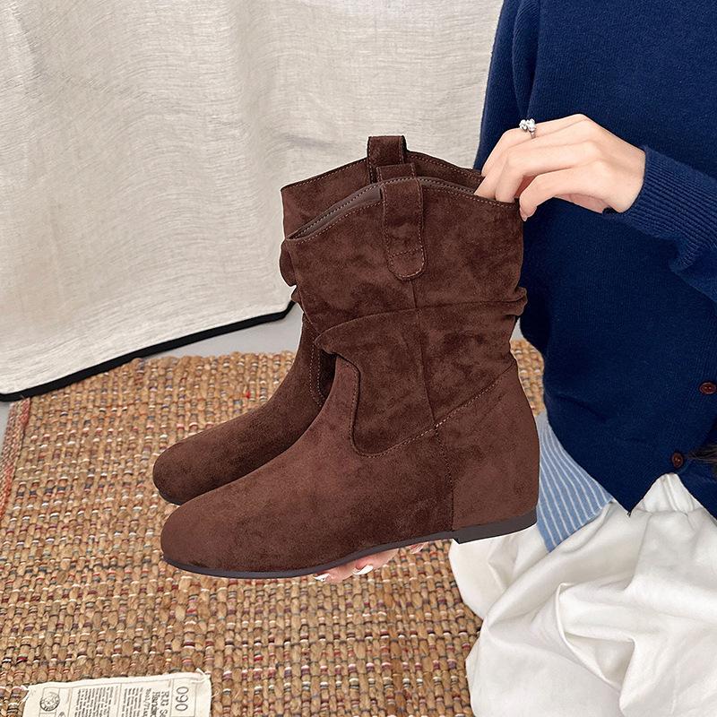 Boots women's short tube and large tube circumference are fashionable and thin, piled up autumn thick-soled fashion boots, and the inner height boots