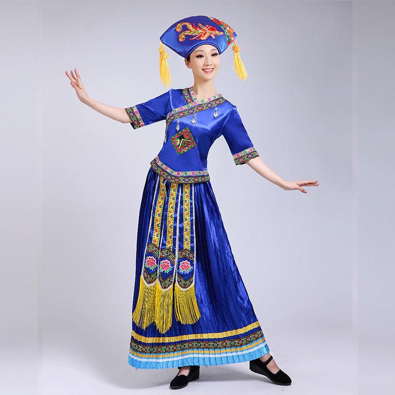 Guangxi 3. března Zhuangský ženský festivalový taneční kostým