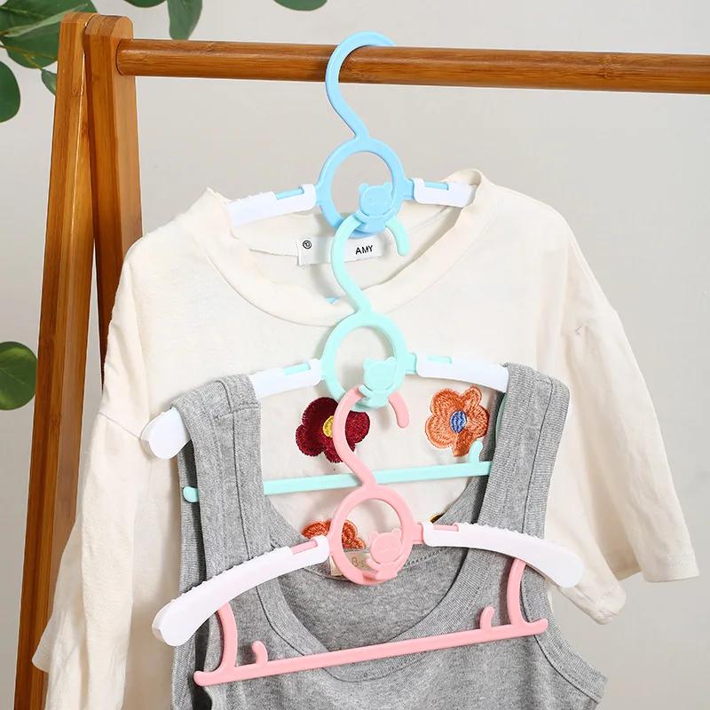 New Multifunctional Baby Clothes Hanger Cute Cartoon Design Expandable No Trace Drying Rack Household Appliques Polyester Materi