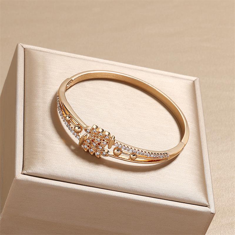 

Летний браслет-бэнгл с цирконовым сердцем: Регулируемая модная бижутерия для женщин