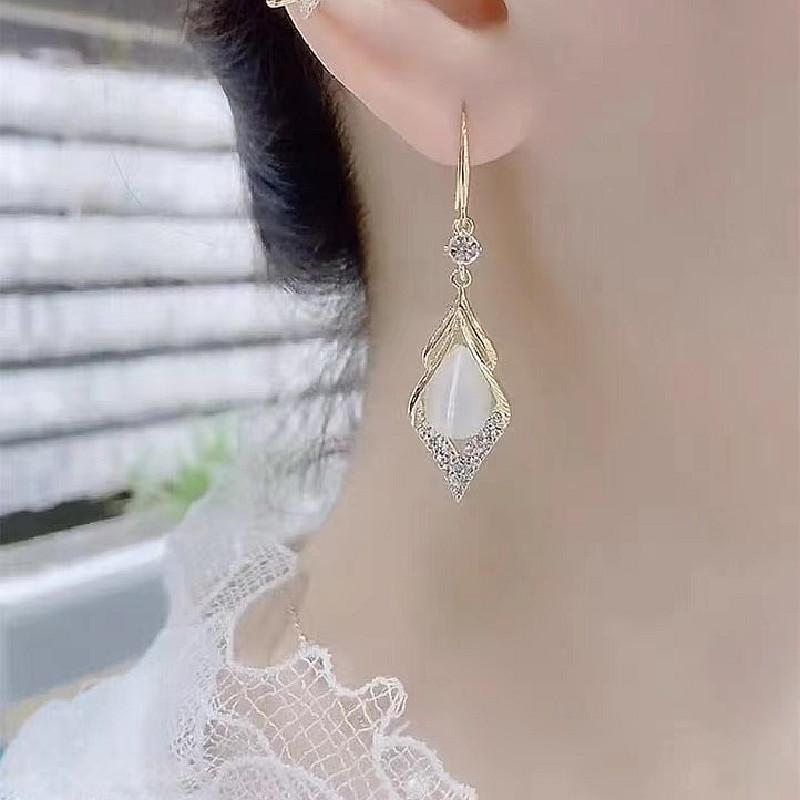 Elegant 2022 Rhinestone Cat Eye Geometric Earrings for Women - Japanese & Korean Design Rhombus Dangles