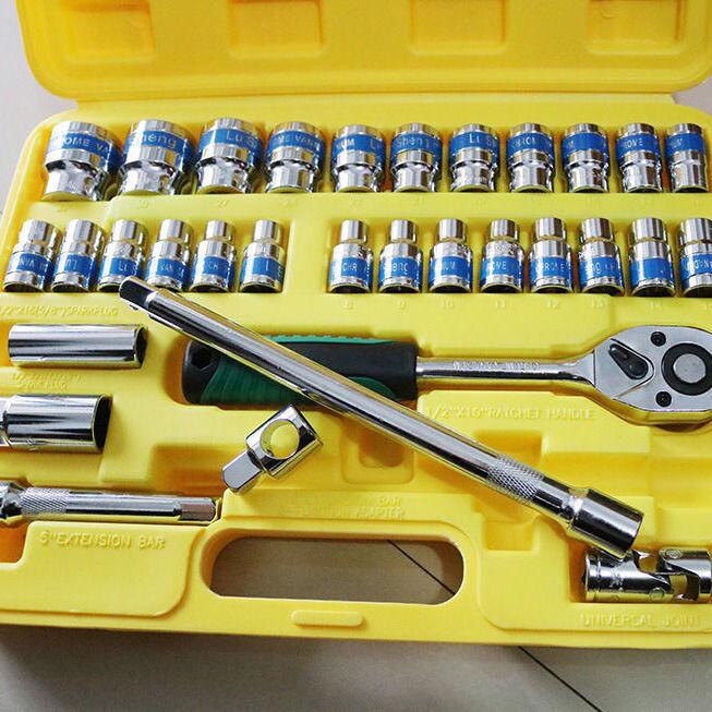 32-Piece Socket Wrench Car Repair Tool Set - Combination Kit