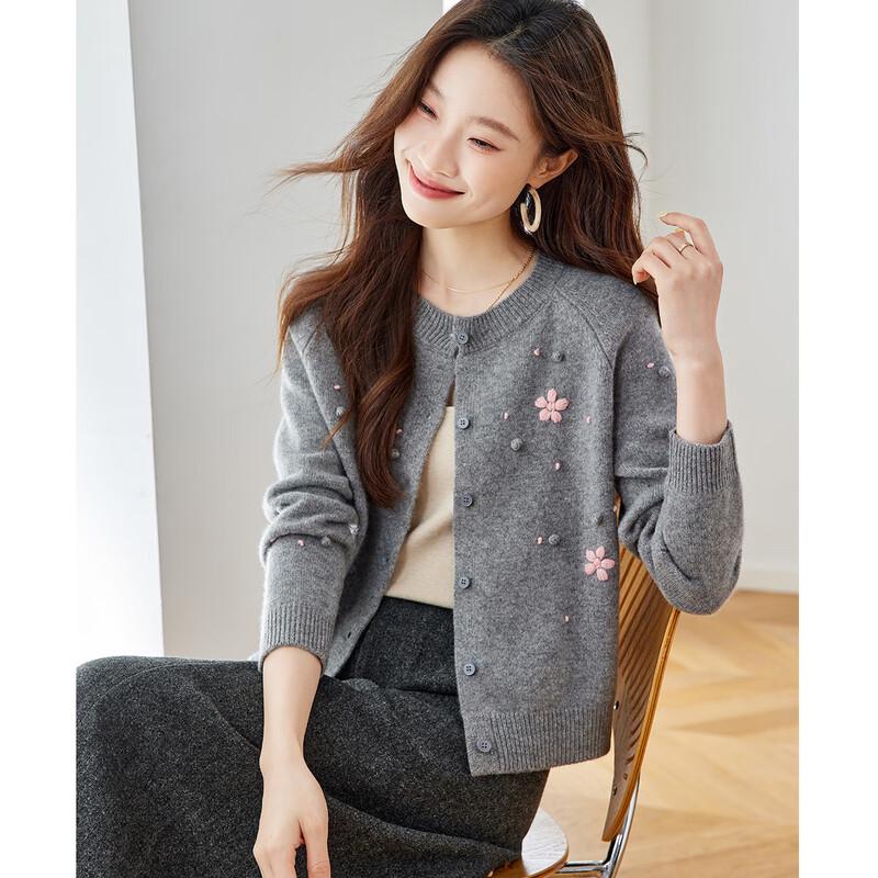 

Элегантный женский кардиган ручной вышивки из чистошерстяного трикотажа L