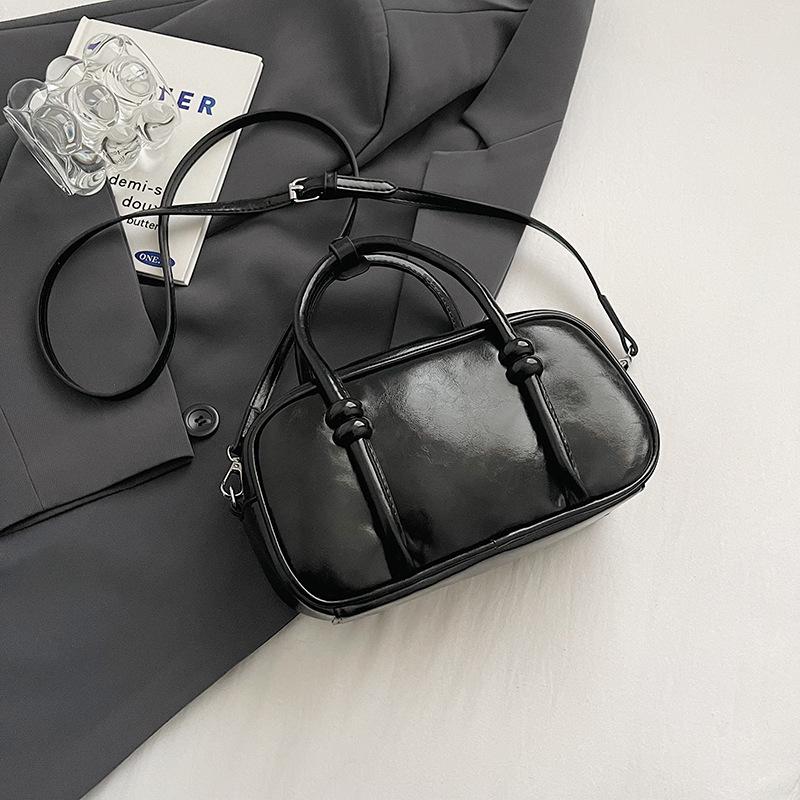 Retro Niche Portable Bowling Bag Women's 2025 New Korean Version Simple and Versatile PU Solid Color Shoulder Messenger Bag