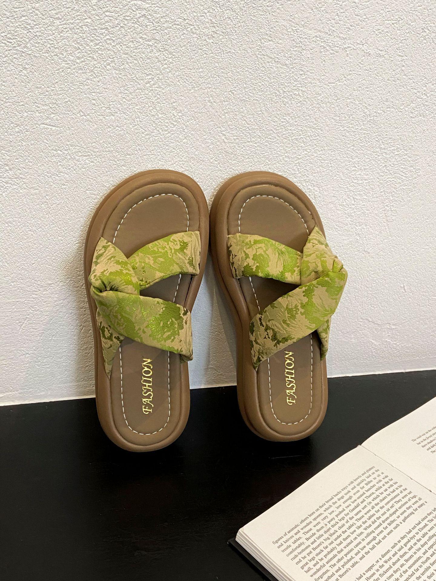 

Удобные и классные тапочки на толстой подошве, женская обувь, лето 2025, новая мода, универсальные, повседневные, ретро, односложные классные тапочки 40 зелёный