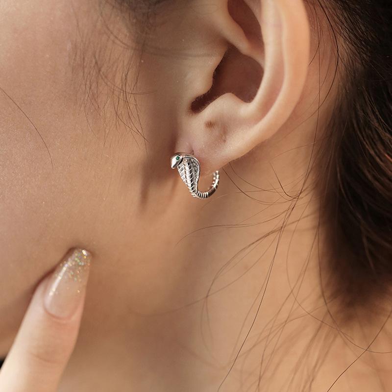 Cold Wind Black Diamond Cobra Earrings Snake Personality Ruffian Handsome Babes Street Hip Hop Green Eyes Snake Earrings