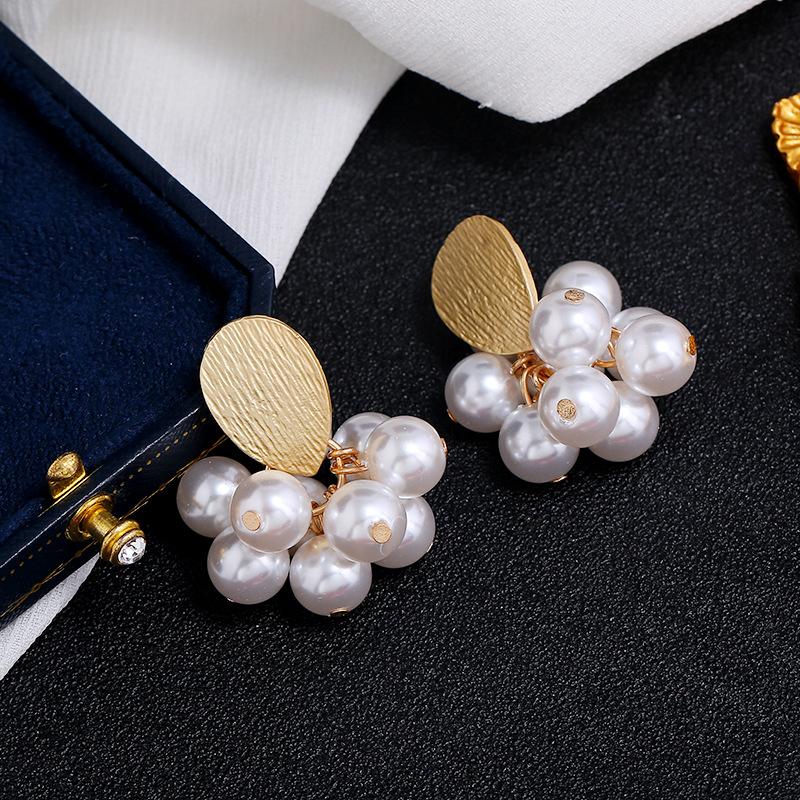

2025 Japanese and Korean trendy pearl earrings femininity personality long fringed crystal stud earrings Internet celebrity fashion earrings