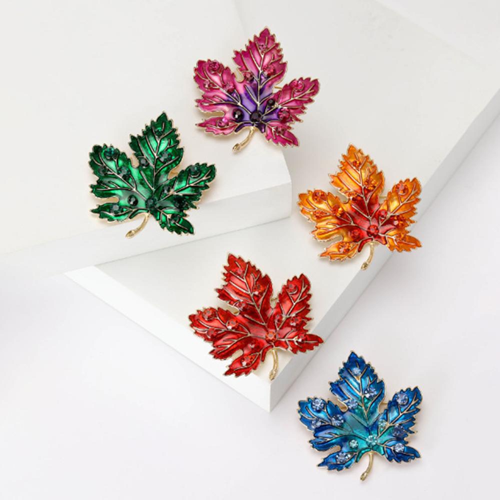 Fashionable maple leaf enamel gem brooch, women's anti-exposure pin, fixed clothes metal buttons, wedding party gifts