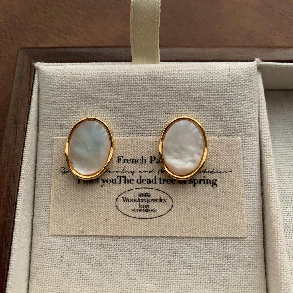 Light Luxury Natural Fritillary Shell Stud Earrings, Simple And Versatile Temperament, Advanced Sense Of Commuting, Daily Earrings, Women