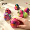Enten Schreibtischspielzeug Regenbogen Stressabbau Spielzeug, Langsam aufsteigende bunte Gadgets Knetbare weiche Farbverlauf Sensorische Fidget