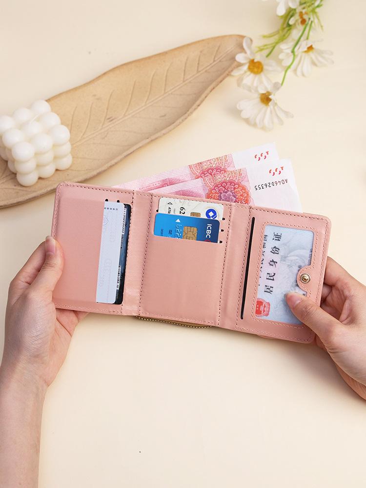 Women's Tri-fold Wallet: Simple Fashion, Embroidered Heart Design, Multi-Card Slots, Money Clip