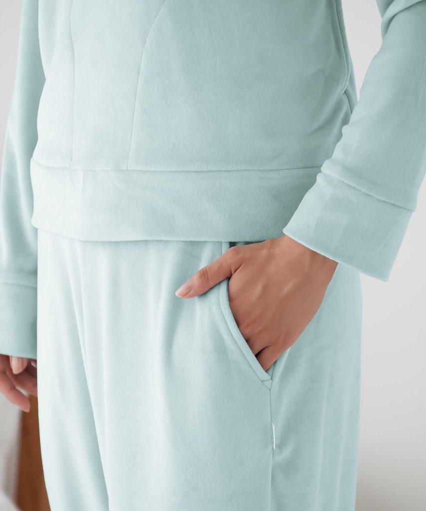 Gunze AUY901 Warm Velvet Pajama Beige Women's Set,