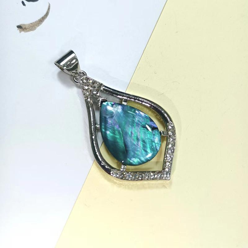 Geometric Shell Pendant Necklace With Abalone Beads And Gold Inlay For Fashion Jewelry Lovers