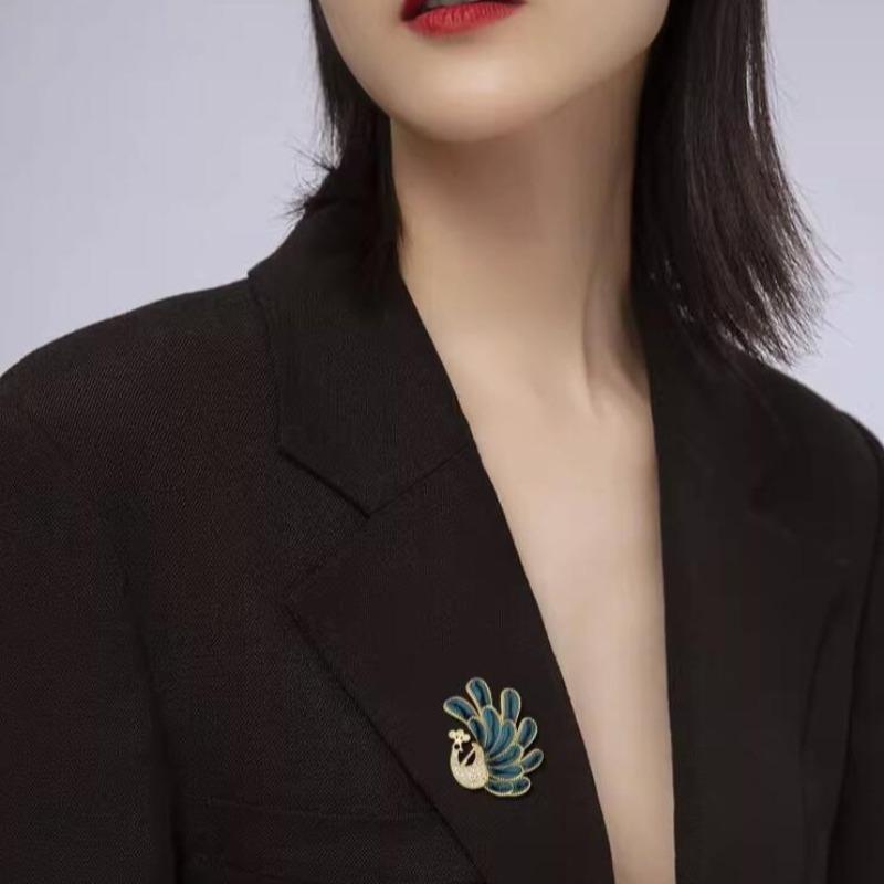 Colorful Retro Peacock Brooch Creative Animal Pin Dazzling Unique Jewelry Accessories Party Daily Decoration Gift