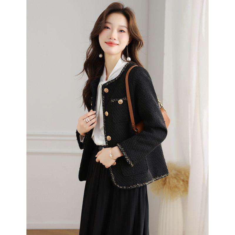 Bold woolen French socialite high-end top