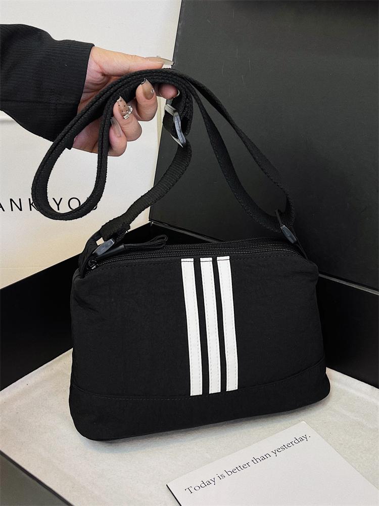 

Multi-layer large-capacity lightweight and simple solid-color fashiable single-shoulder versatile casual sports crossbody bag (20cm<Max Length<30cm) чистый