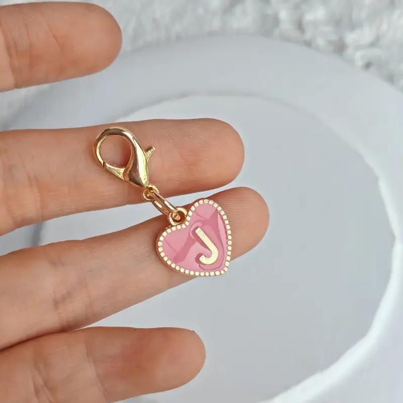 Gorąca sprzedaż 26 liter angielskich różowy dwustronny breloczek z brzoskwiniowym sercem w kształcie serca stopowy dodatek wisiorek