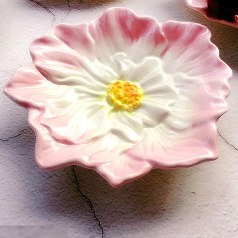 

Креативная симпатичная керамическая тарелка, рельефная роспись, подглазурная окраска, товары для домашнего ресторана, в форме цветка, фруктовая закуска, 1 шт.