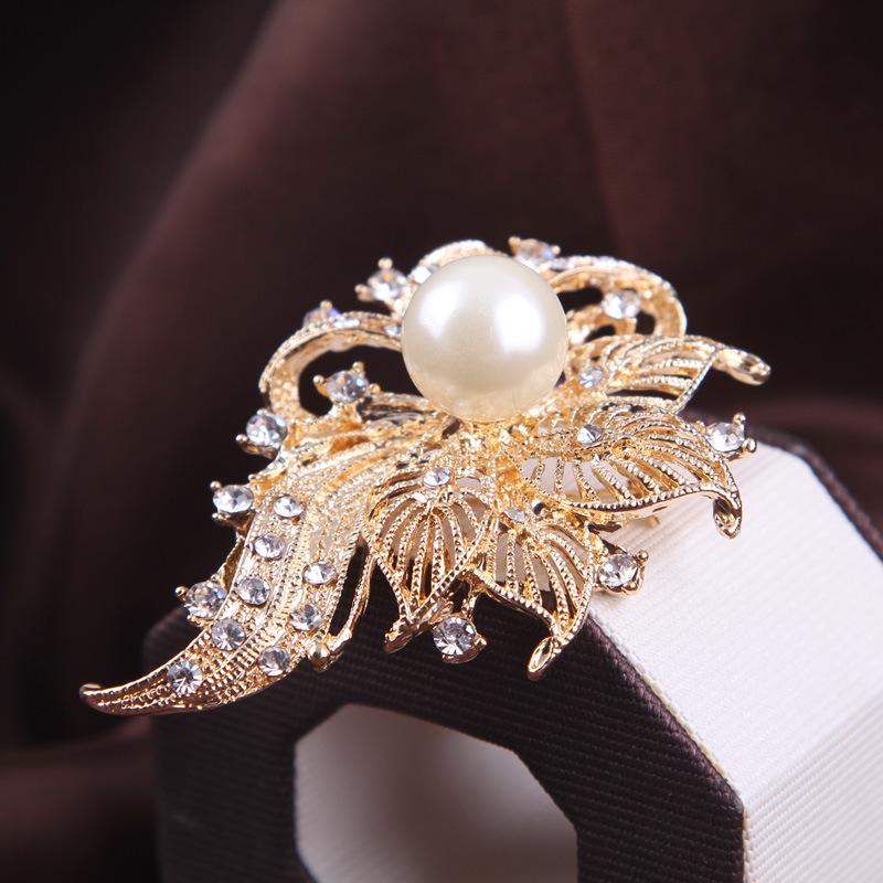 Large Pearl Flower Wreath Brooch Fashion Corsage Women's Jewelry Long-lasting Color Exquisite BFF Gift Accessory
