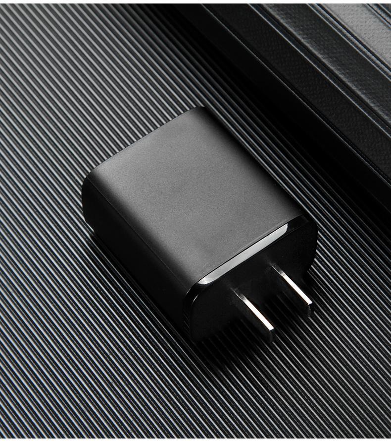 30W Triple-Port Fast Charger with Digital Display for Apple 15 Pro - Dual USB-C and USB Ports