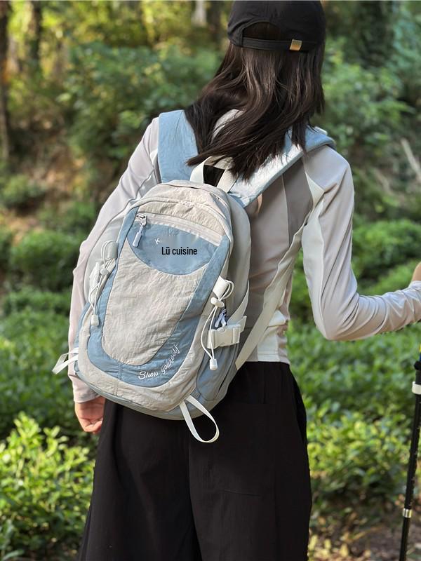 Stilvoller Leichter Wanderrucksack: Reisefreundliche Outdoor-Ausrüstung für Paare