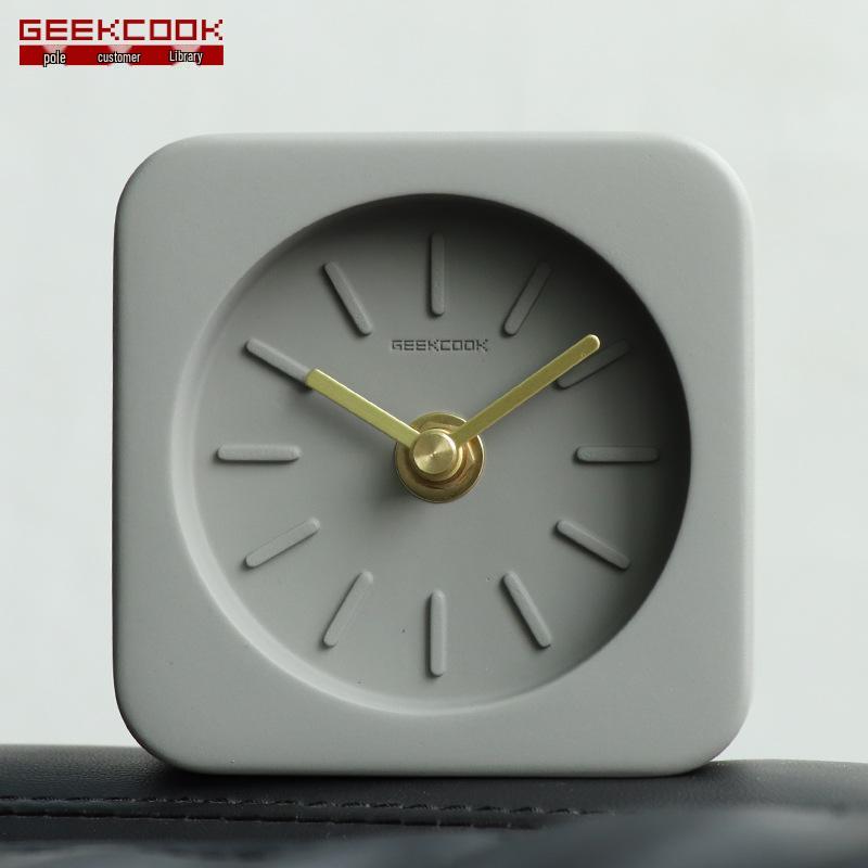 

Minimalist Concrete Desk Clock: Modern Decorative Table Clock with Copper Accents