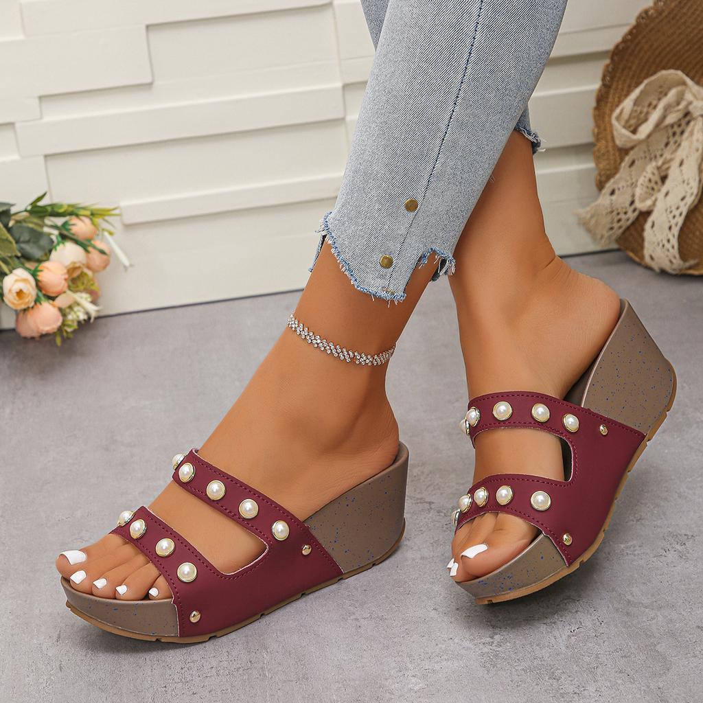 Fashion 2025 Summer New Women's Slippers Summer Pearl Wedge Slippers Retro Rivet Thick Bottom Sandals Women Roman Platform Slides Shoes