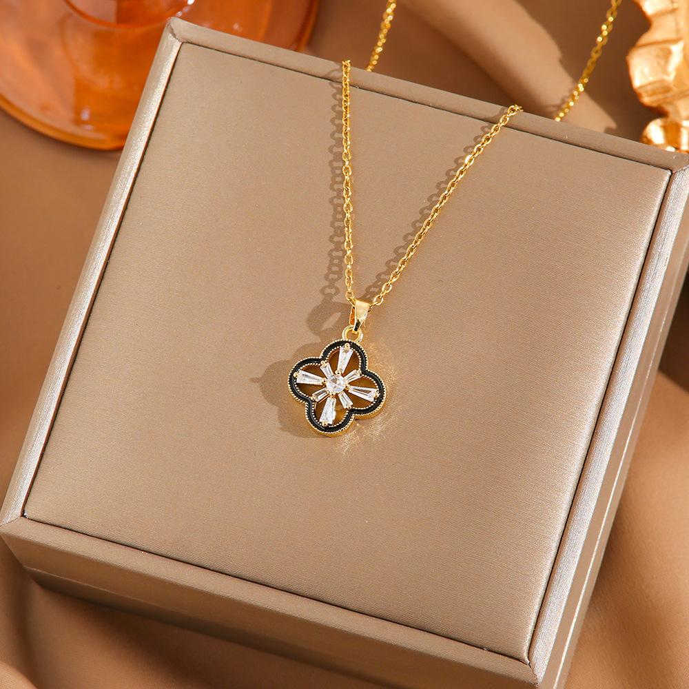 Four Leaf Clover Pendant Necklace For Women Fashionable Zircon Crystal Adjustable Chain Delicate And Versatile Jewelry