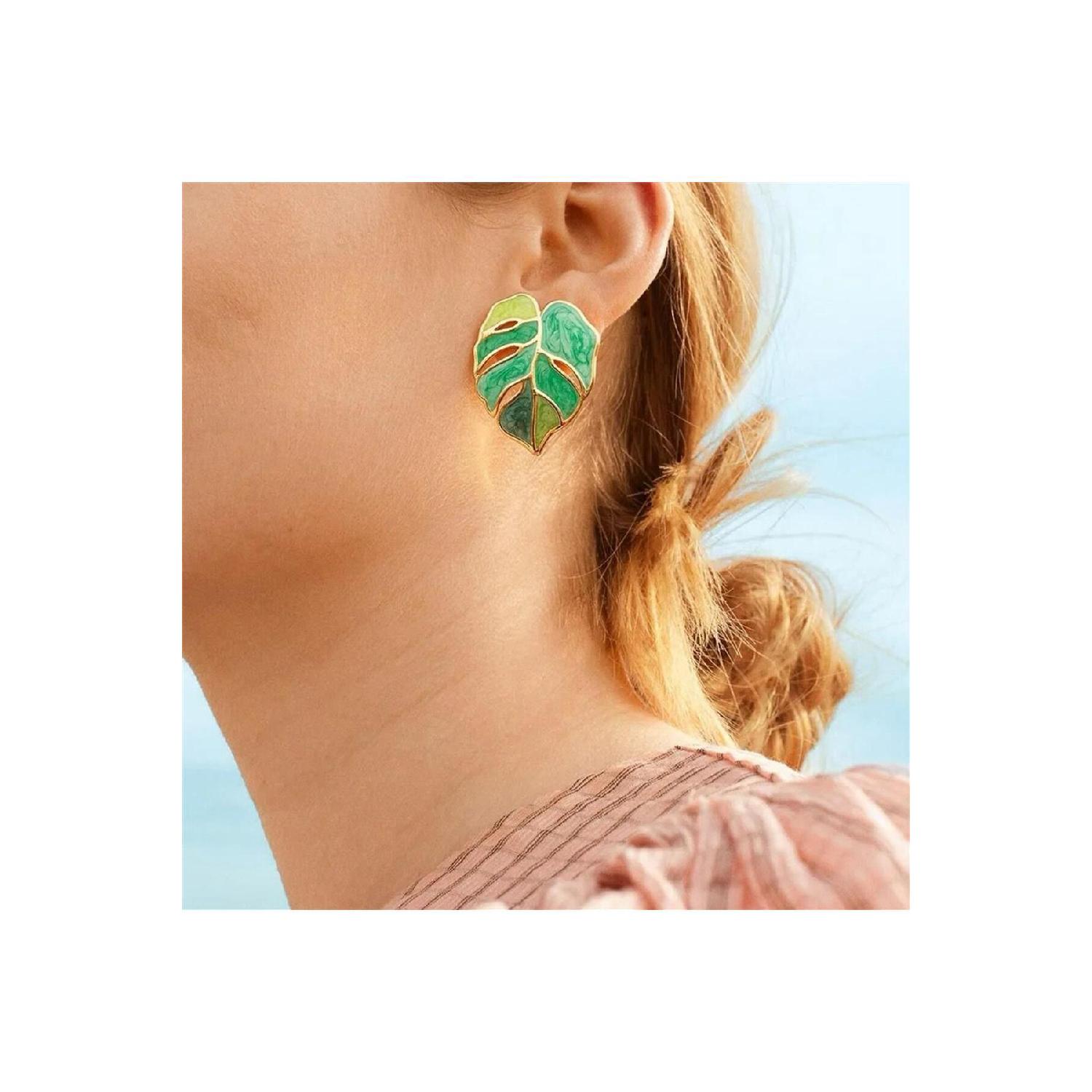 

Емальовані сережки з тропічним листям зелених тонів зелений