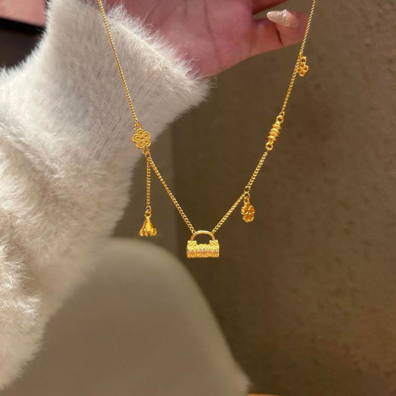 

Новое китайское стильное золотое ожерелье с подвеской в виде цветка, женское легкое, роскошное, элегантное, модное, универсальное, на шею, на свитер