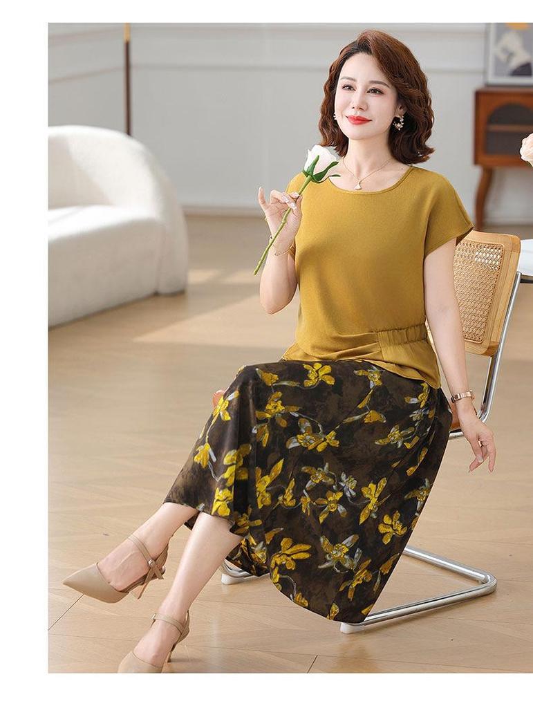 Summer 2025 Mom's Short-Sleeve T-shirt & Skirt Set for Middle-Aged Women