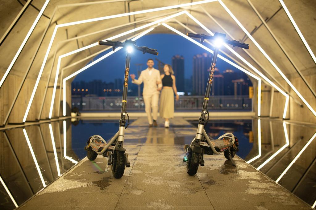 KuKirin Ηλεκτρικό Πατίνι A1 800W Μοτέρ, 48V 13Ah Μπαταρία Λιθίου, Ελαστικά Κενού 10 ιντσών, 45 χλμ. Αυτονομία, 45 χλμ./ώρα, Διπλά Δισκόφρενα Ηλεκτρικό Πατίνι